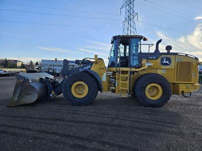 John Deere 744L Wheel Loader