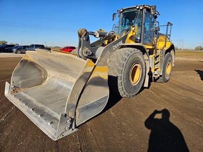John Deere 744L Wheel Loader
