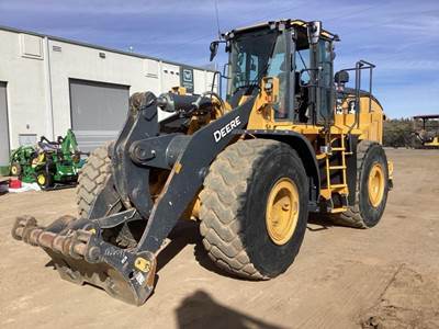 John Deere 744L Wheel Loader