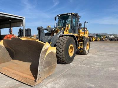 John Deere 744L Wheel Loader