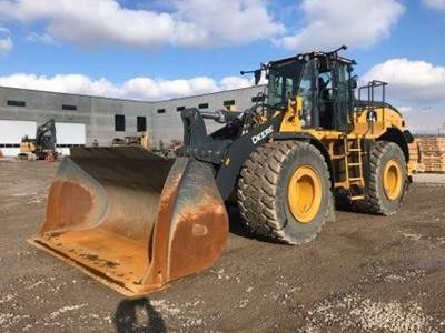 John Deere 824 P-TIER Wheel Loader