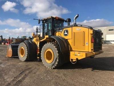 John Deere 824 P-TIER Wheel Loader
