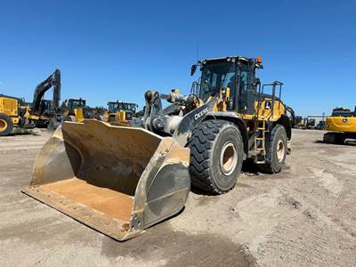 John Deere 824 P-TIER Wheel Loader