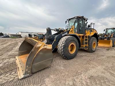 John Deere 824L Wheel Loader