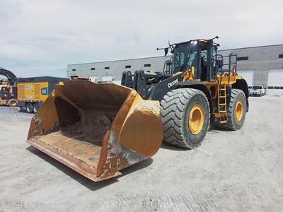 John Deere 904 P-TIER Wheel Loader