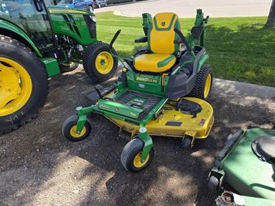 John Deere Z545R Zero Turn Mower
