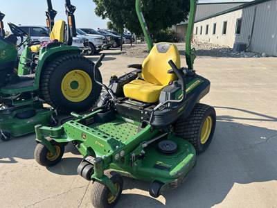 John Deere Z915E Zero Turn Mower