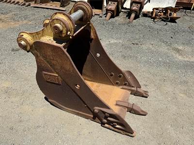 Caterpillar 24" Bucket