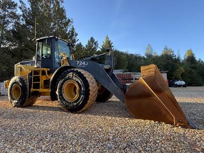 John Deere 724J Wheel Loader