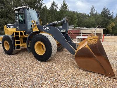 John Deere 724J Wheel Loader