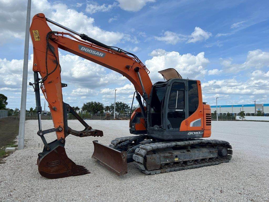 2018 Doosan DX140LCR5 Excavator For Sale, 2,200 Hours Fort Myers, FL