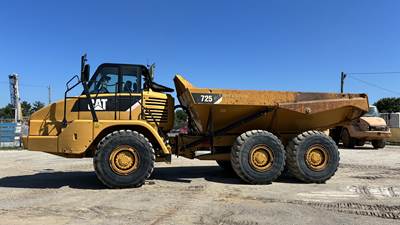 Caterpillar 725 Articulated Truck