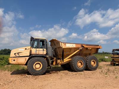 John Deere 400D Articulated Dump Truck