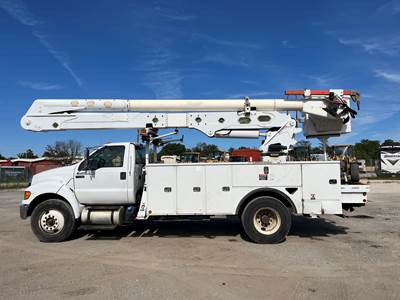 2013 Altec model AA55 bucket lift mounted on a Ford F750 truck