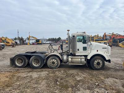 Kenworth T800 Day Cab Truck