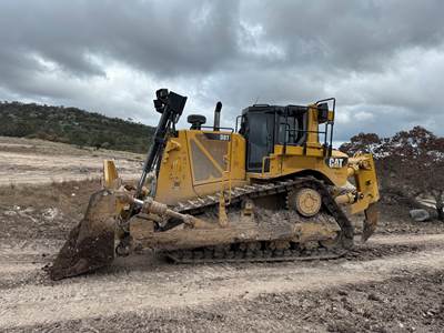 Caterpillar D8T Dozer
