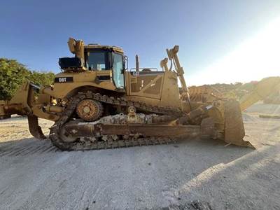 Caterpillar D8T Dozer