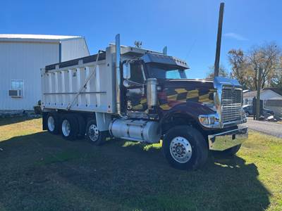 International 5900i Dump Truck