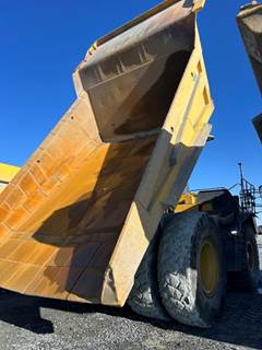 Komatsu HD465-7E0 Dump Truck