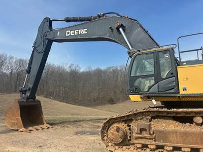 John Deere 870GLC Excavator