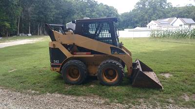 Caterpillar 242 Skid Steer