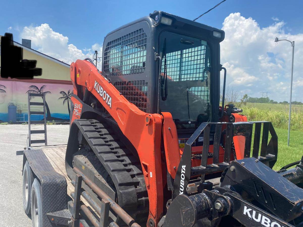 2018 Kubota SVL752 Compact Track Loader For Sale, 900 Hours