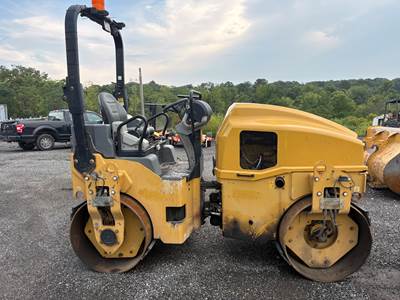 Caterpillar CB36B Smooth Drum Roller Compactor