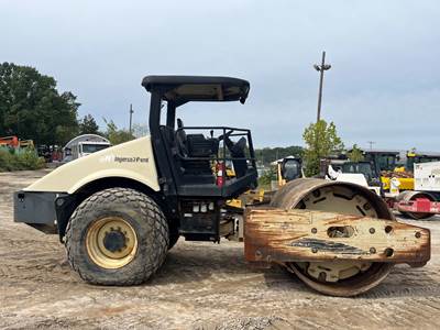 Ingersoll-Rand SD122DX Smooth Drum Roller Compactor