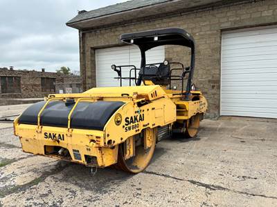 Sakai SW880 Smooth Drum Roller Compactor