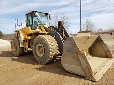 Volvo L220F Wheel Loader
