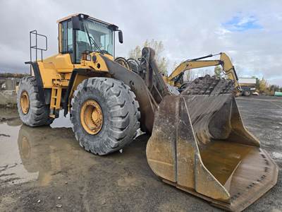 Volvo L220F Wheel Loader