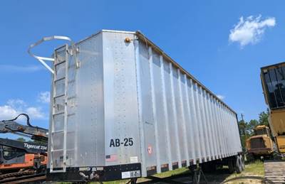 Kalyn Siebert 45ft Tandem Axle Chip Trailer