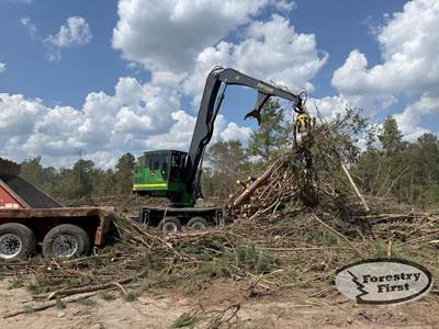 John Deere 437E Log Loader