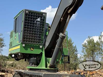 John Deere 437E Log Loader
