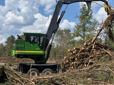 John Deere 437E Log Loader