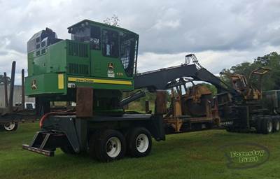John Deere 437E Trailer-Mounted Log Loader