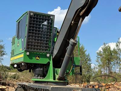 John Deere 437E Log Loader