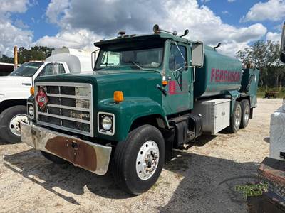 International 2754 Mechanic / Service Truck