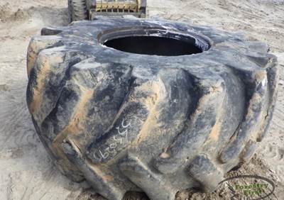 MAXXUM 35.5-32 Tire