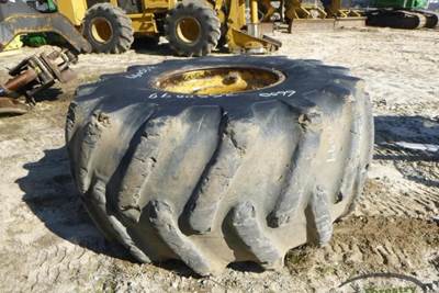 PrimeX 35.5-32 Tire