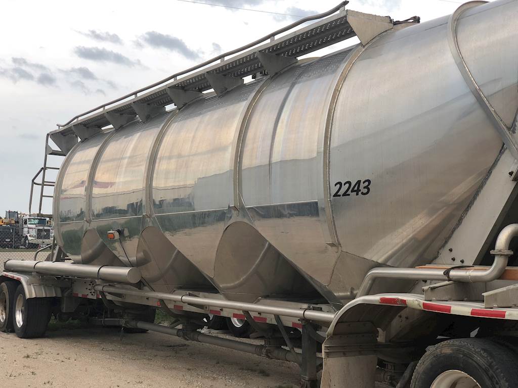 1997 Heil 1,600CU.FT DRY BULK TRAILER SAND/CEMENT READY For Sale
