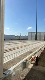 UTILITY 48x102 Combination Flatbed Trailer - Air Ride, Sliding Axle