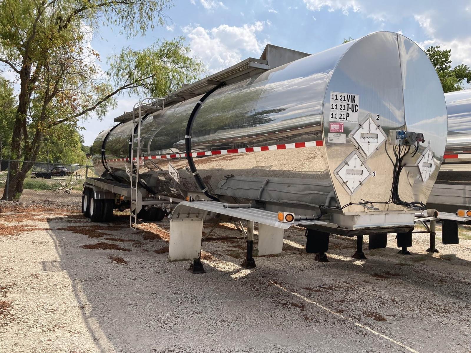 1997 Brenner DOT 407 7700 STAINLESS 3 COMP Chemical / Acid Tank