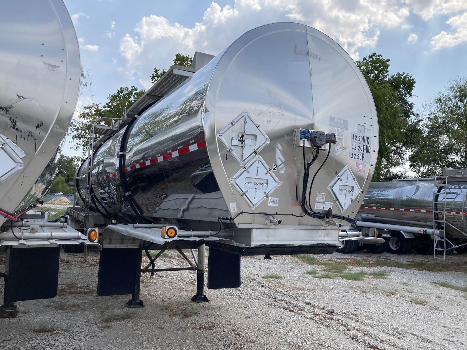 1997 Brenner MC 307 7700 GAL STAINLESS 3 COMP Chemical / Acid Tank