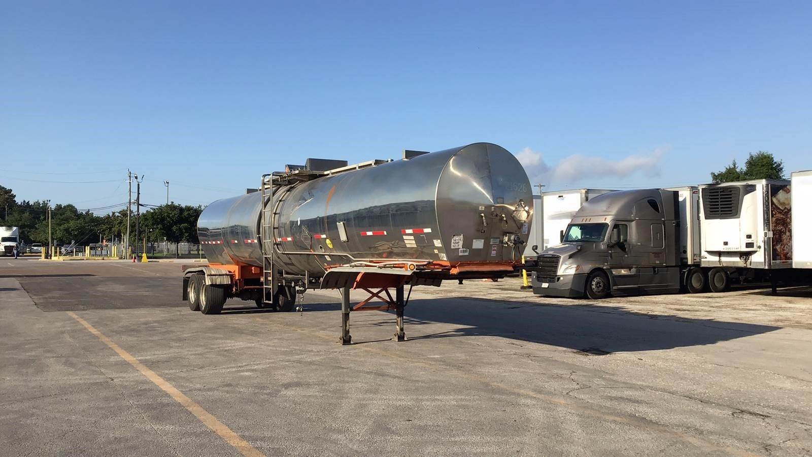 1996 STE 7000 GALLON CENTER DISCHARGE SPRING SUSPENSION IN Chemical