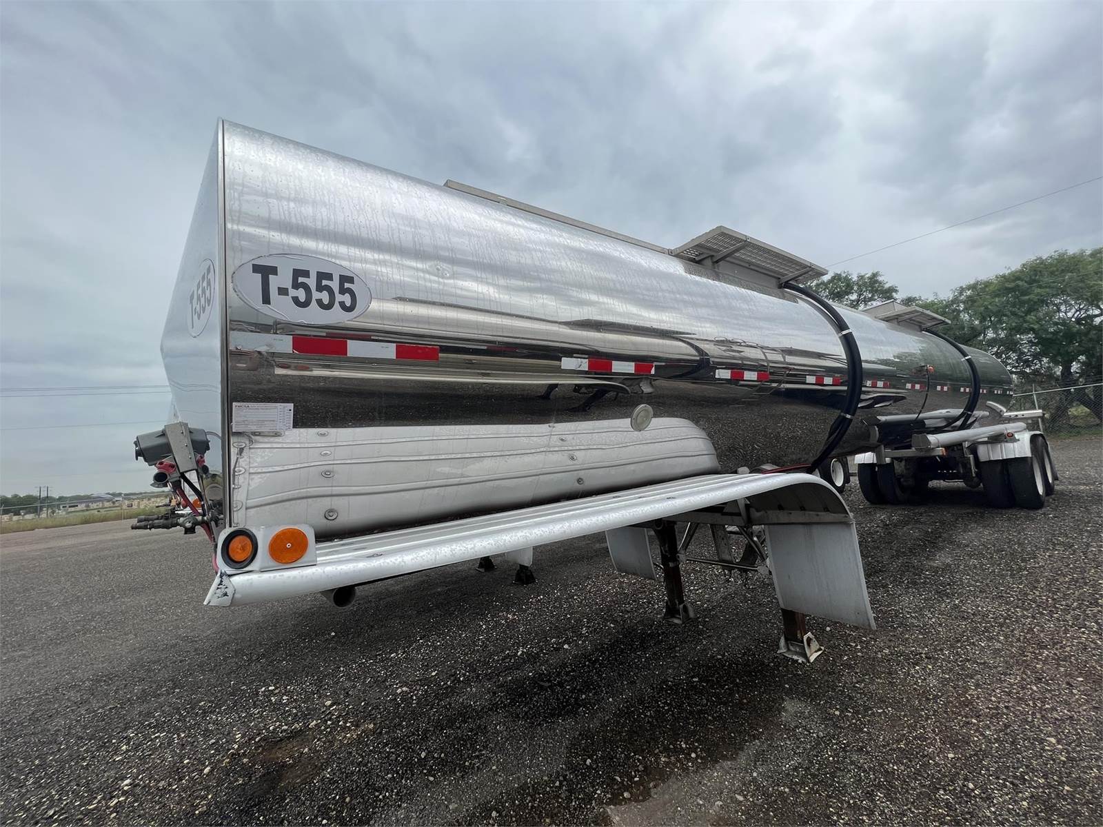 2011 Polar STAINLESS STEEL PUMP 6500GAL Food Grade Tanker Trailer For