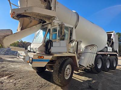 2015 Oshkosh S Series Mixer / Ready Mix / Concrete Truck