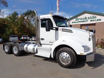 Kenworth T880 Day Cab Truck