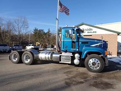 Mack Pinnacle CHU613 Day Cab Truck