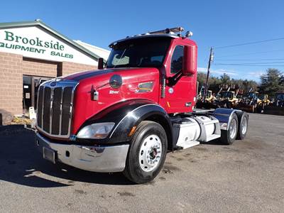 Peterbilt 579 Day Cab Truck